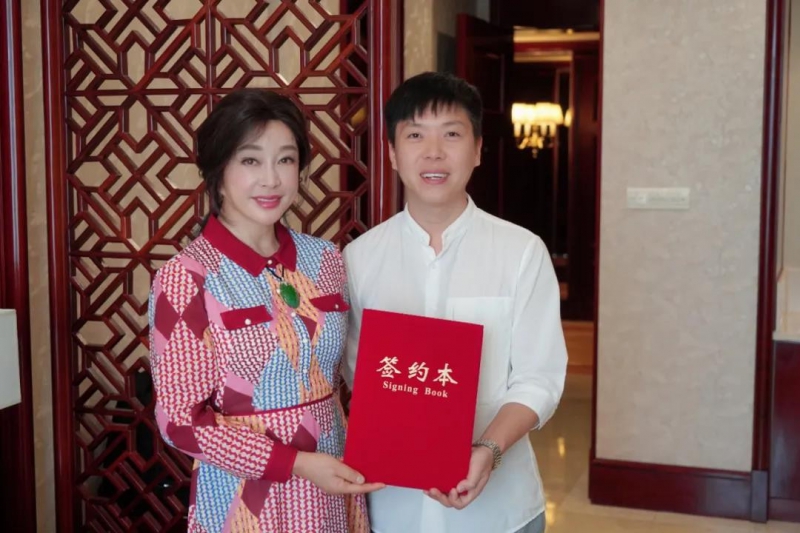 续签形象代言人刘晓庆，，，，，2121非凡品牌美满开放！